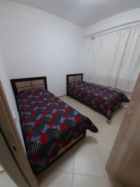 Tirane, jepet me qera apartament 2+1+Ballkon Kati 5, 100 m² 550 € (Golden park 3)