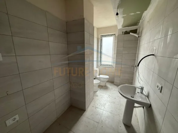 Tirane, shitet apartament 2+1 Kati 7, 108 m² 174.000 € (Shkolla e Bashkuar)