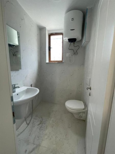 Tirane, jepet me qera zyre Kati 0, 69 m² 800 € (STADIUMI DINAMO)