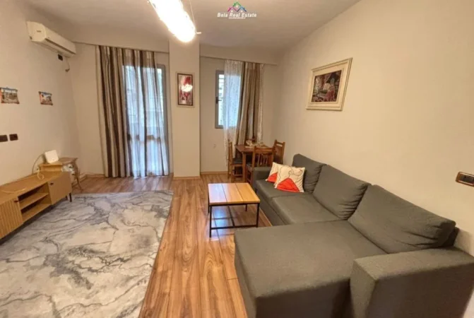 Tirane, jepet me qera apartament 2+1 Kati 2, 90 m² 700 € (Rruga Myslym Shyri)