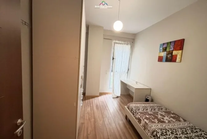 Tirane, jepet me qera apartament 2+1 Kati 2, 90 m² 700 € (Rruga Myslym Shyri)