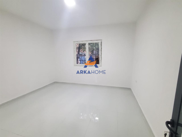 Tirane, jepet me qera ambjent biznesi Kati 1, 100 m² 1.038 € 