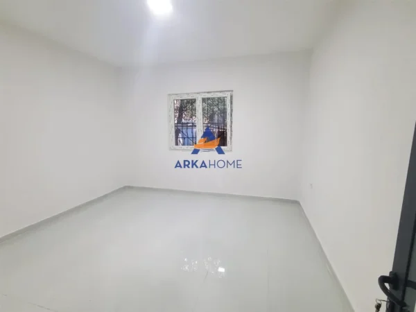 Tirane, jepet me qera ambjent biznesi Kati 1, 100 m² 1.038 € 