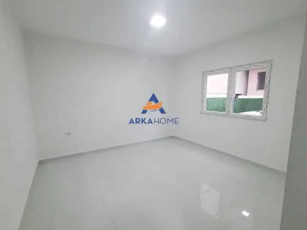 Tirane, jepet me qera ambjent biznesi Kati 1, 100 m² 1.038 € 