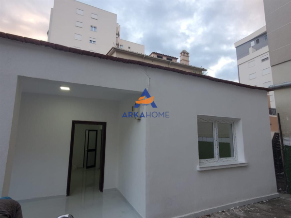 Tirane, jepet me qera ambjent biznesi Kati 1, 100 m² 1.038 € 