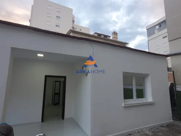 Tirane, jepet me qera ambjent biznesi Kati 1, 100 m² 1.038 € 