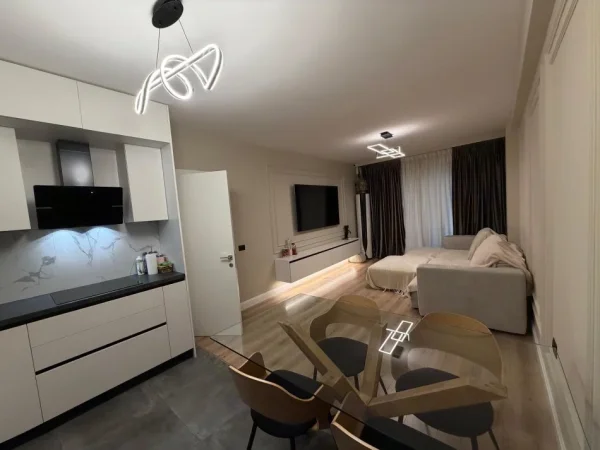 Tirane, shitet apartament 2+1+Ballkon Kati 2, 112 m² (Komuna e Parisit)