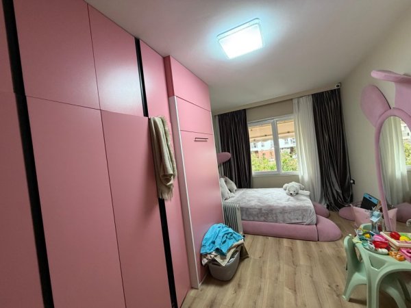 Tirane, shitet apartament 2+1+Ballkon Kati 2, 112 m² (Komuna e Parisit)