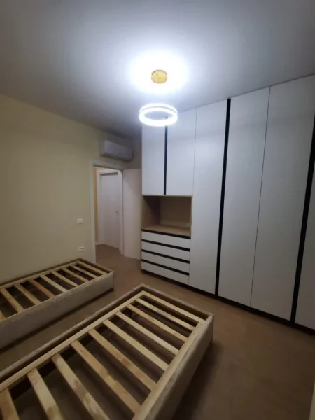 Tirane, jepet me qera apartament+verande | Penthouse 2+1+Ballkon Kati 3, 120 m² 1.300 € (Liqenit i Thatë)