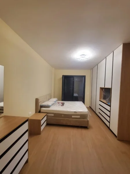 Tirane, jepet me qera apartament+verande | Penthouse 2+1+Ballkon Kati 3, 120 m² 1.300 € (Liqenit i Thatë)