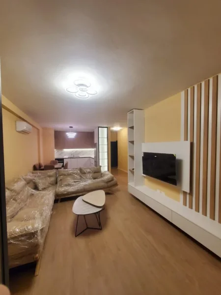 Tirane, jepet me qera apartament+verande | Penthouse 2+1+Ballkon Kati 3, 120 m² 1.300 € (Liqenit i Thatë)