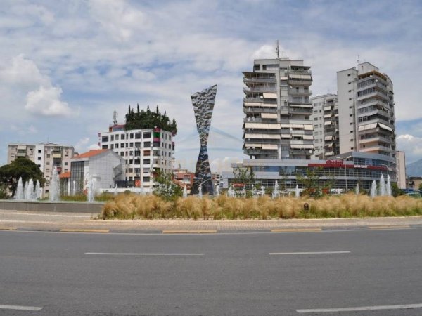 Tirane, shitet dyqan Kati 0, 63 m² 400.000 € (DON BOSKO)