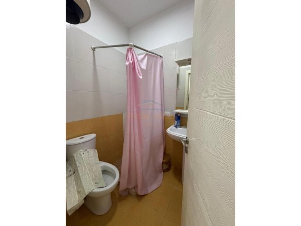 Tirane, jepet me qera apartament 2+1+Ballkon Kati 2, 96 m² 450 € (FRESKU)