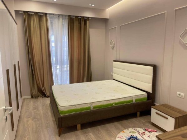Tirane, jepet me qera 2+1+Ballkon Kati 1, 100 m² 750 € 