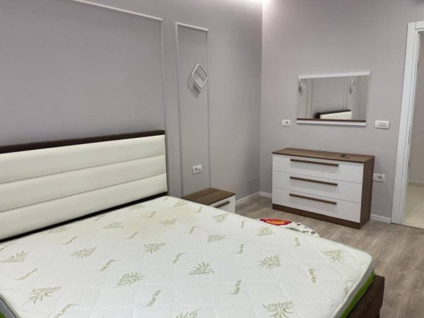 Tirane, jepet me qera 2+1+Ballkon Kati 1, 100 m² 750 € 