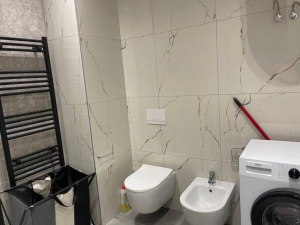 Tirane, jepet me qera 2+1+Ballkon Kati 1, 100 m² 750 € 