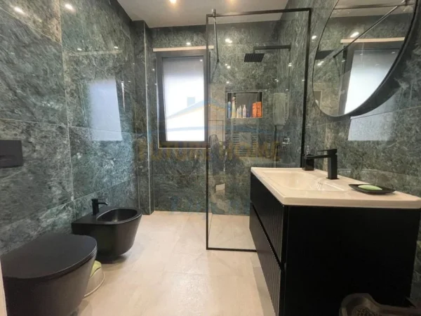 Tirane, shes apartament 2+1+Aneks+Ballkon Kati 1, 121 m² 369.000 € (LIQENI I THATE PRANE SPITALIT TE KAFSHEVE)