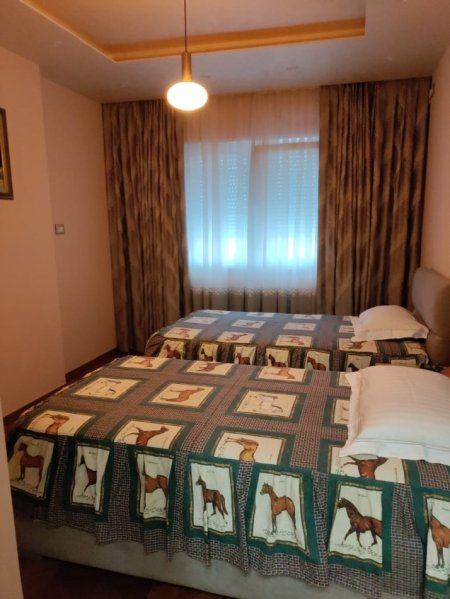 Tirane, shes apartament 1+1 , 82 m² 304.000 € (Pazari i ri)