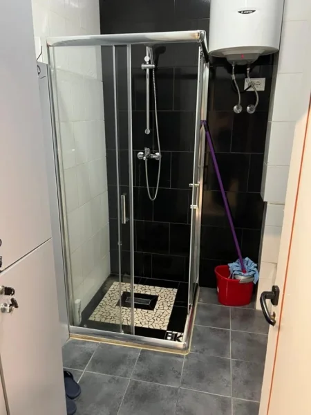 Tirane, jepet me qera ambjent biznesi Kati 1, 150 m² 1.400 € (palester ne bllok)