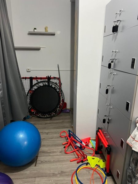 Tirane, jepet me qera ambjent biznesi Kati 1, 150 m² 1.400 € (palester ne bllok)