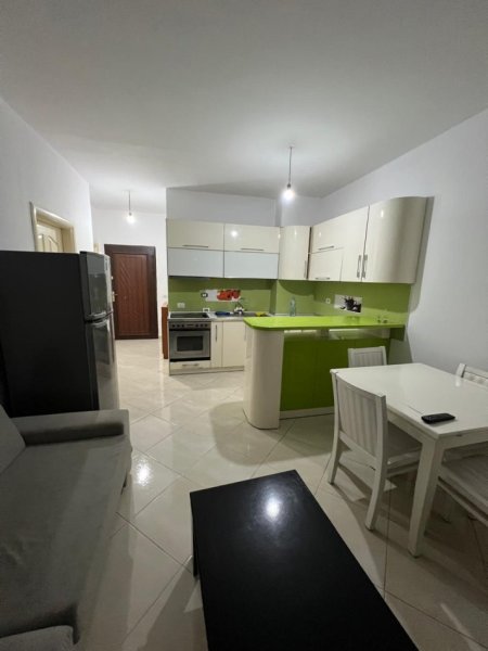 Tirane, jepet me qera apartament 1+1 Kati 3, 370 € (astir)