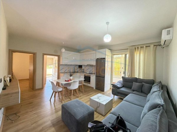 Tirane, jepet me qera apartament 2+1 , 80 m² 400 € (Fresk)