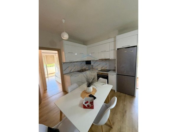 Tirane, jepet me qera apartament 2+1 , 80 m² 400 € (Fresk)