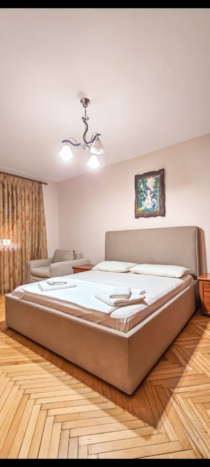Tirane, jepet me qera apartament 2+1 Kati 3, 80 m² 700 € (Tek Myslym Syri, prane Bkt)