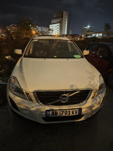 Tirane, shes makine Nafte, e bardhë automatik 201.000 km 9.900 €