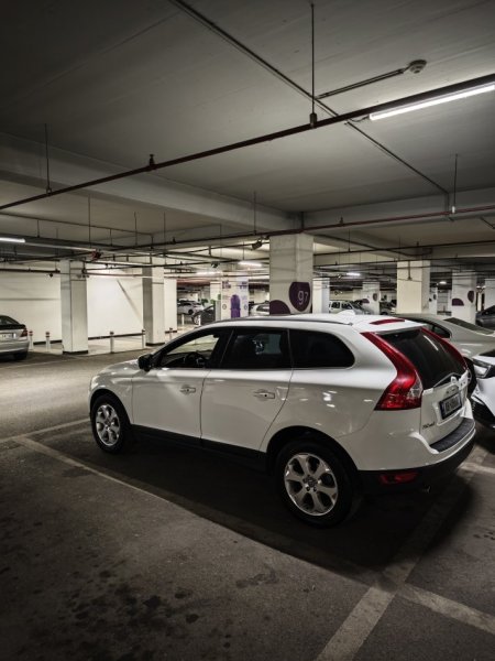 Tirane, shes makine Nafte, e bardhë automatik 201.000 km 9.900 €