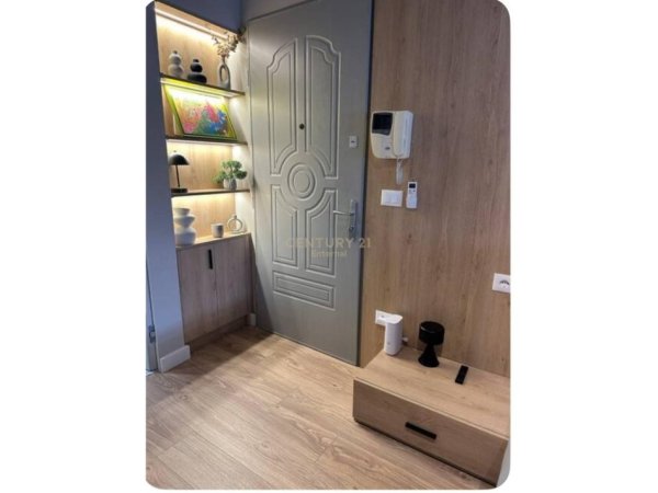 Tirane, jepet me qera vetem 1 dhome 1+1 Kati 3, 30 m² 600 € (qender Tirane)