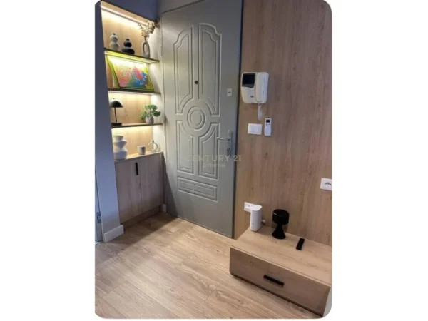 Tirane, jepet me qera vetem 1 dhome 1+1 Kati 3, 30 m² 600 € (qender Tirane)