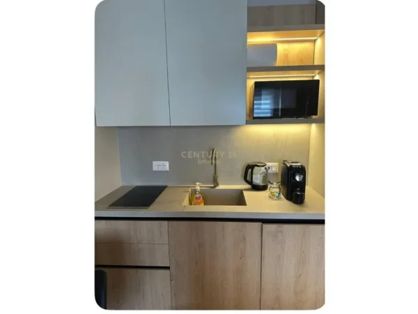 Tirane, jepet me qera vetem 1 dhome 1+1 Kati 3, 30 m² 600 € (qender Tirane)