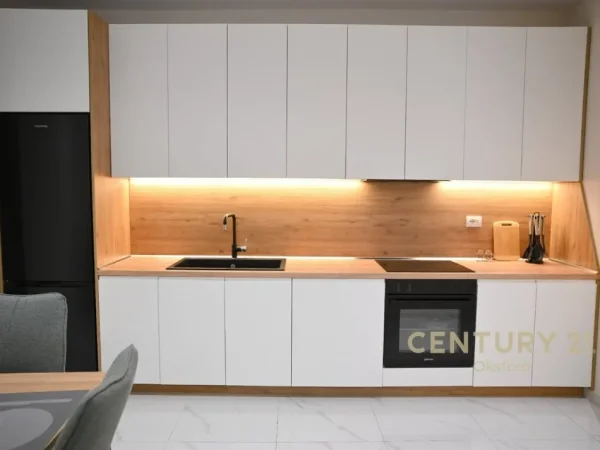 Tirane, shitet apartament 1+1+Ballkon Kati 5, 67 m² 92.000 € (qender kamez)