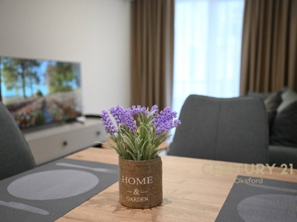 Tirane, shitet apartament 1+1+Ballkon Kati 5, 67 m² 92.000 € (qender kamez)