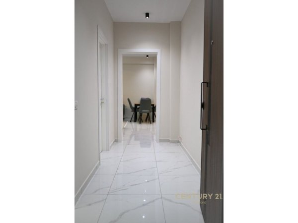 Tirane, shitet apartament 1+1+Ballkon Kati 5, 67 m² 92.000 € (qender kamez)