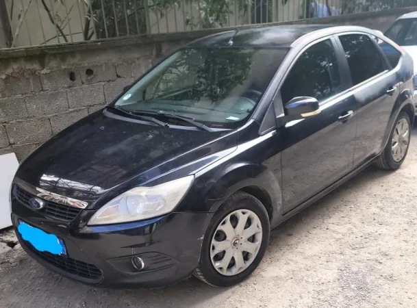 Tirane, shitet makine Ford Focus Nafte, e zeze manuale Klima 246.900 km 3.000 €