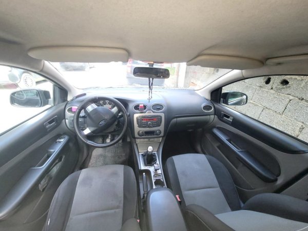 Tirane, shitet makine Ford Focus Nafte, e zeze manuale Klima 246.900 km 3.000 €