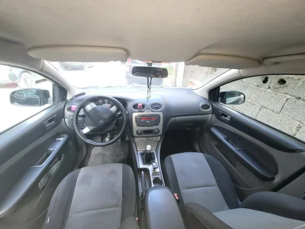 Tirane, shitet makine Ford Focus Nafte, e zeze manuale Klima 246.900 km 3.000 €