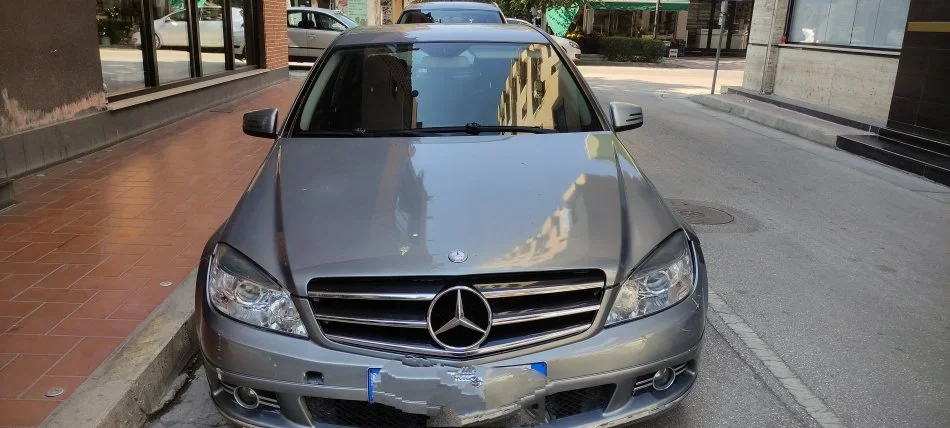 Fier, shitet makine Mercedes Benz C200 Nafte, gri metalizato automatik Klima 259.000 km 5.200 €