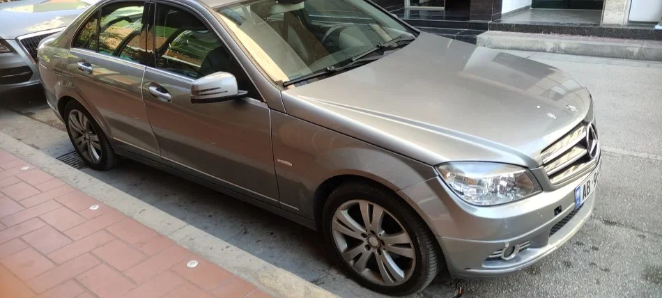 Fier, shitet makine Mercedes Benz C200 Nafte, gri metalizato automatik Klima 259.000 km 5.200 €