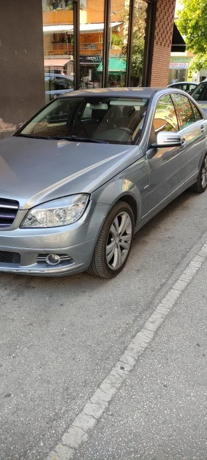 Fier, shitet makine Mercedes Benz C200 Nafte, gri metalizato automatik Klima 259.000 km 5.200 €