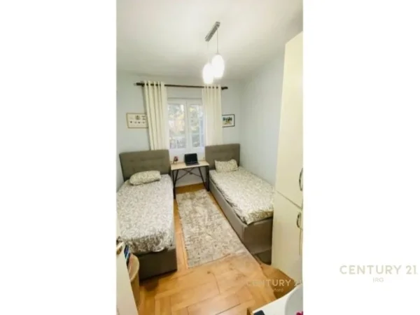 Tirane, jepet me qera apartament 2+1 Kati 3, 58 m² 650 € (rruga e kavajes)