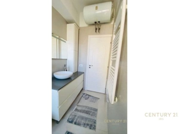 Tirane, jepet me qera apartament 2+1 Kati 3, 58 m² 650 € (rruga e kavajes)