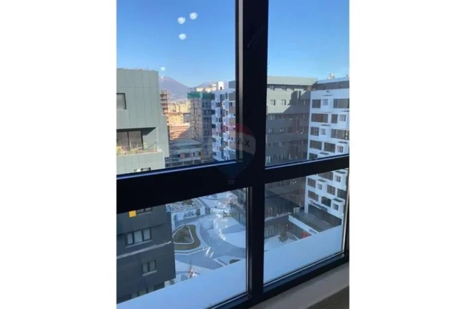 Tirane, jepet me qera apartament 1+1+Ballkon , 800 € (Square 21)