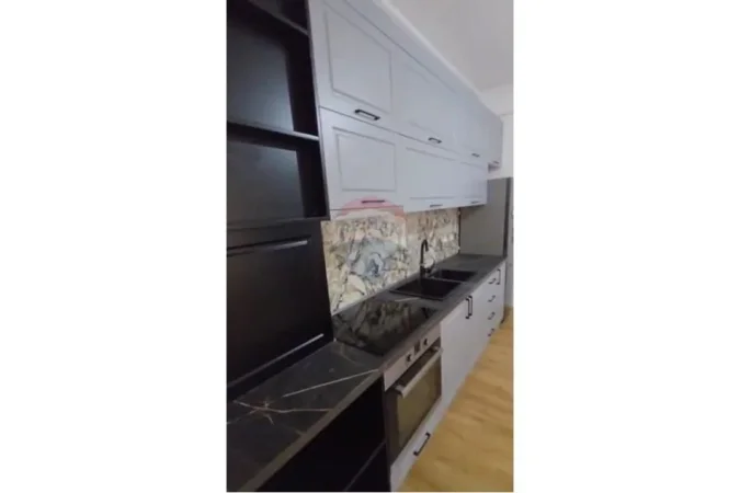 Tirane, shitet apartament 2+1+Ballkon , 89 m² 190.000 € (Materniteti Ri, Brryli)