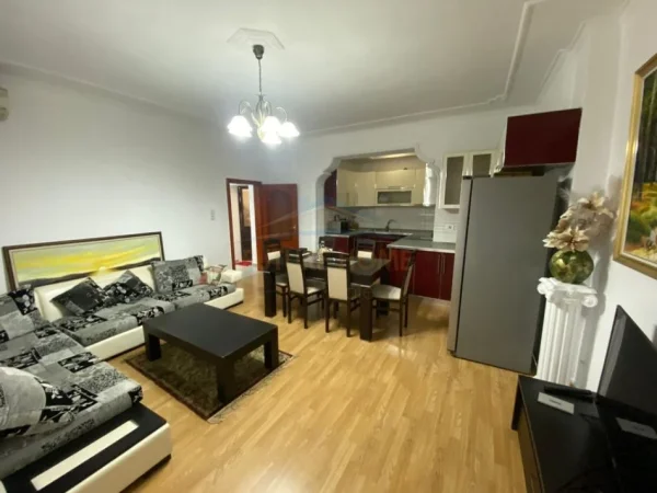 Tirane, jepet me qera apartament 2+1+Ballkon Kati 5, 71 m² 500 € (Don Bosko)