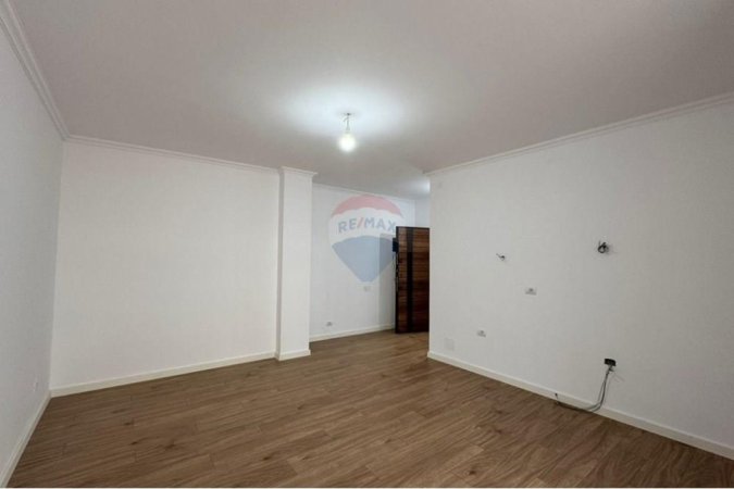 Tirane, shitet apartament 2+1+Ballkon , 75 m² 240.000 € (Rruga e Bogdaneve)
