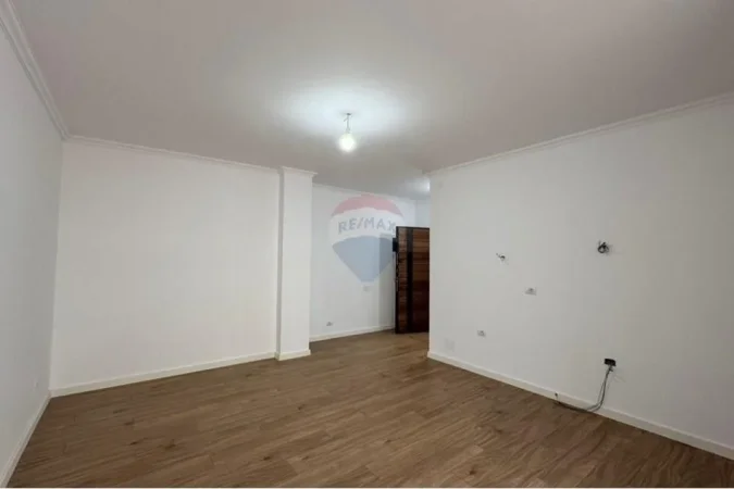 Tirane, shitet apartament 2+1+Ballkon , 75 m² 240.000 € (Rruga e Bogdaneve)