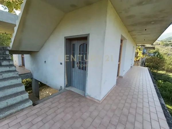 Tirane, shitet Vile 3 Katshe , 1.542 m² 400.000 € (ibe e poshtme)